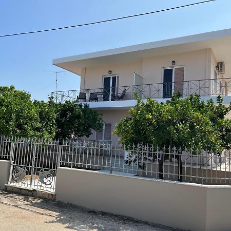 Koulouras Holiday Apartments Nikolaiika ภายนอก รูปภาพ