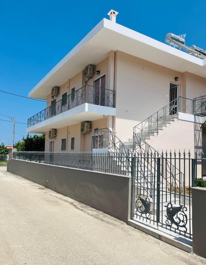 Koulouras Holiday Apartments Nikolaiika ภายนอก รูปภาพ